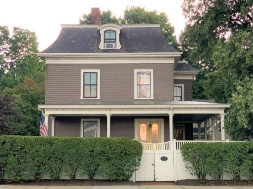 1482 Washington St, Newton MA  02465-2218 exterior