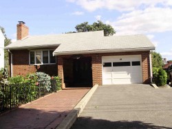 56 Smith Ave, Newton, MA 02465-1554