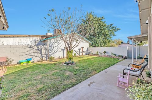3418 Country Gables Dr, Phoenix AZ  85053-4732 exterior
