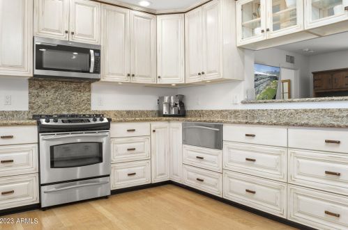 210 Butler Dr, Phoenix AZ 85051-4649 exterior