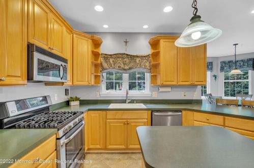 12 Swallow Tail Ct, Jackson Twp NJ 08527-2872 exterior