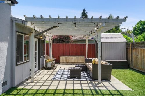 2165 Bradhoff Ave, San Leandro CA 94577-6119 exterior