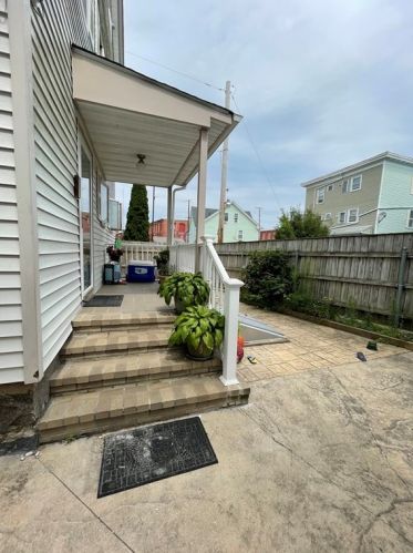 8 Mcgurk St, New Bedford MA  02744-2501 exterior