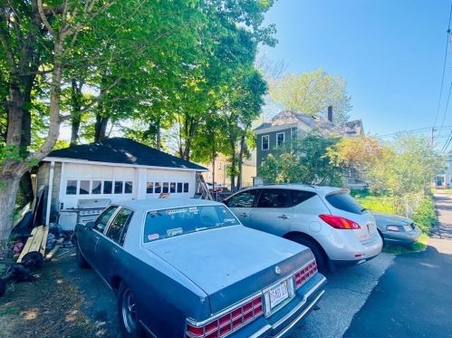 73 Tremont St, Taunton MA 02780-3083 exterior