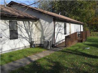 6703 Triangle Dr, Louisville, KY 40214-3324