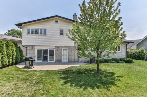 8738 Bruce Dr, Niles IL 60714-2344 exterior