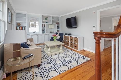 56 Elm St, Hingham MA 02043-2431 exterior