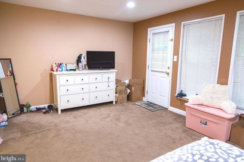 128 Mt Vernon Ct, West Deptford NJ 08096-6895 exterior