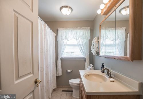 335 May Ave, West Deptford NJ 08096-1166 exterior