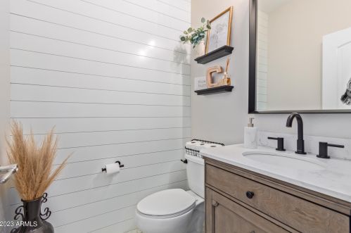 1646 Blaylock Dr, Phoenix AZ 85085-6323 exterior