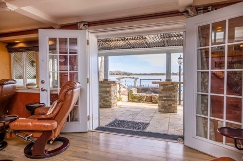 19 Over Jordan Rd, Wareham MA 02571-2414 exterior