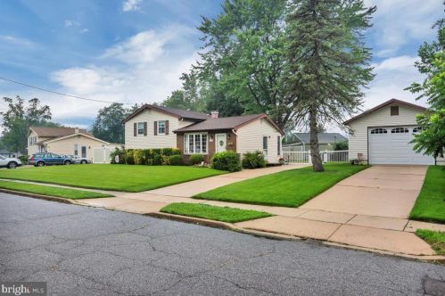 228 Somerset Rd, West Deptford NJ 08096-6066 exterior