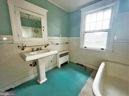 164 Delaware St, West Deptford NJ 08096-5921 exterior