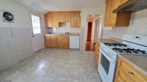 230 Ivy St, Kearny NJ  07032-3408 exterior