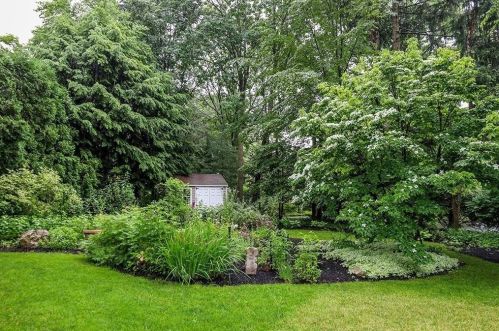 52 Woodleigh Rd, Dedham MA 02026-3129 exterior