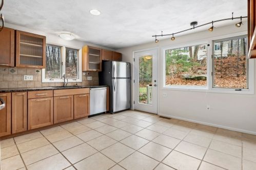 6 Skylar Dr, Southborough MA 01772-1745 exterior