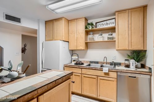 12821 31st St, Phoenix AZ 85008-1127 exterior