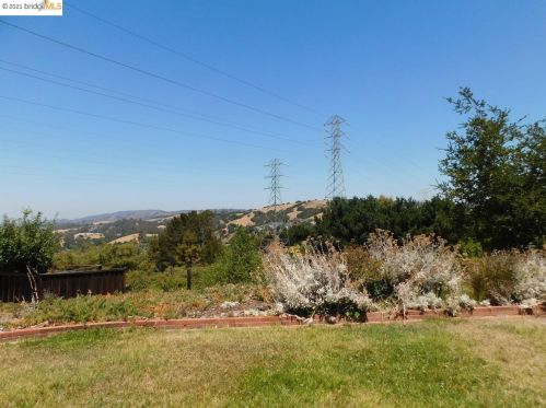 1612 View Dr, San Leandro CA  94577-5343 exterior