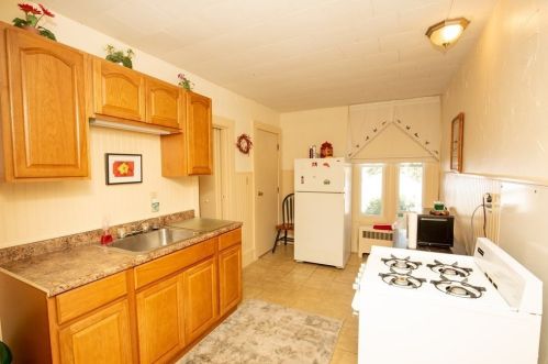 56 Foster St, New Bedford MA 02740-6677 exterior