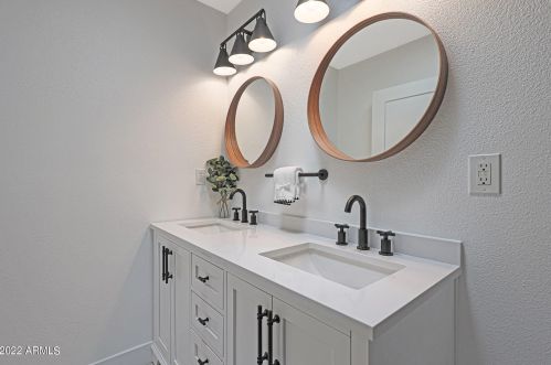 4233 Cholla St, Phoenix AZ  85029-3801 exterior