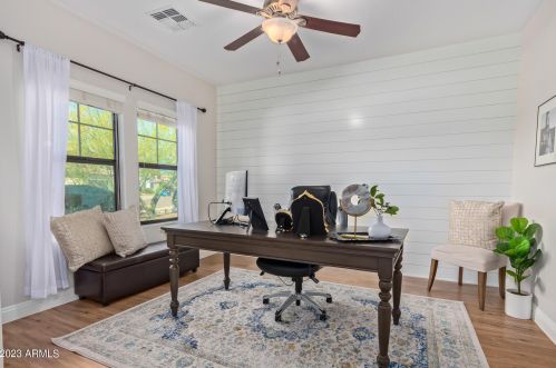 1646 Blaylock Dr, Phoenix AZ 85085-6323 exterior