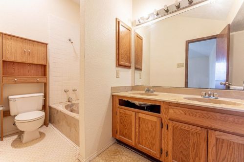 4829 Crestpoint Ln, Garland TX exterior