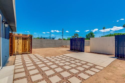 2225 Cambridge Ave, Phoenix AZ 85008-1216 exterior