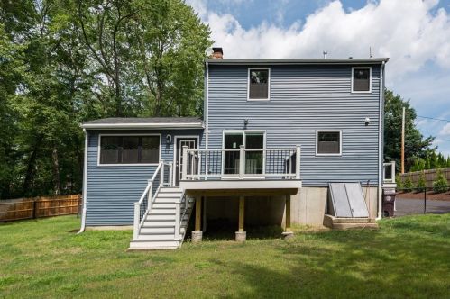 142 Donnellan Cir, Weymouth MA 02191-1762 exterior