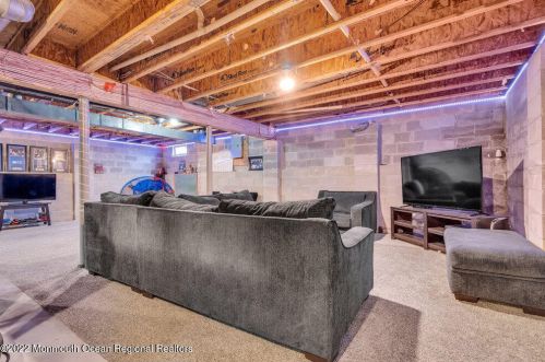 1 Highland Dr, Jackson Twp NJ 08527-1213 exterior