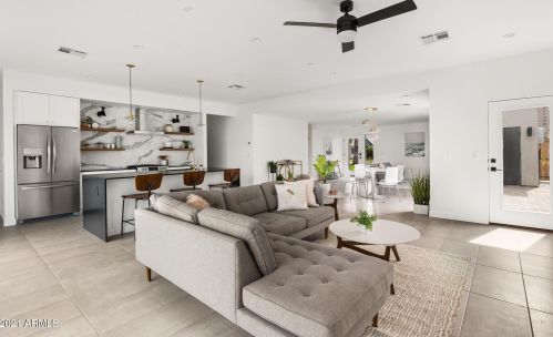 1038 Clarendon Ave, Phoenix AZ 85033-4119 exterior