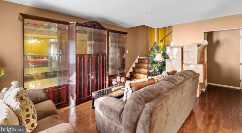 16 Maplewood Ct, West Deptford NJ 08066-2406 exterior