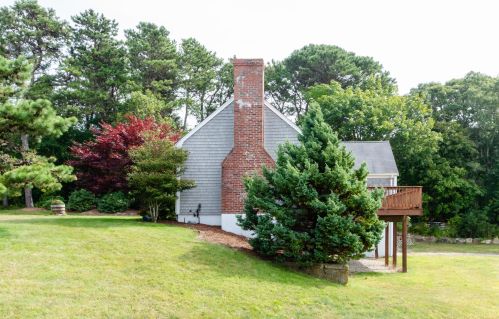 155 Great Nck Rd, Wareham MA 02571-2426 exterior