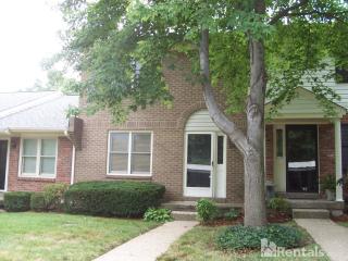 916 Dana Marie Dr, Louisville KY  40223-3473 exterior