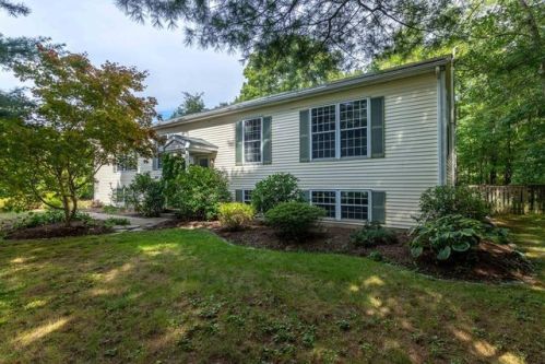 42 Kingman Rd, Amherst, MA 01002-1585