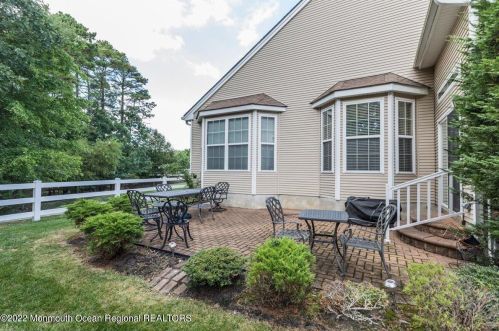 15 Carlisle Dr, Jackson Twp NJ 08527-6304 exterior