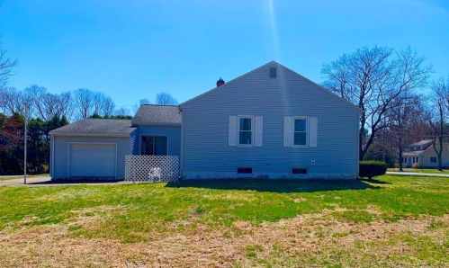 133 Lathrop St, South Hadley, MA 01075-1727