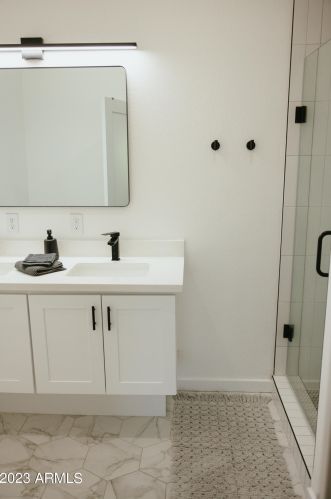 2635 Clarendon Ave, Phoenix AZ 85018-5958 exterior