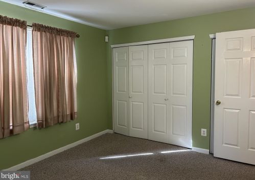 1422 Tristram Cir, West Deptford NJ 08051-2265 exterior