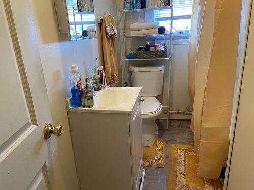 764 Plymouth Ave, Fall River MA 02721-1946 exterior