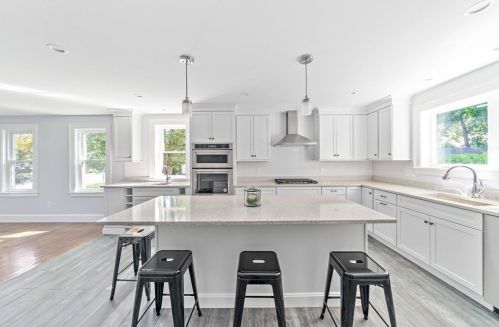 363 Pleasant St, Milton MA  02186-4764 exterior