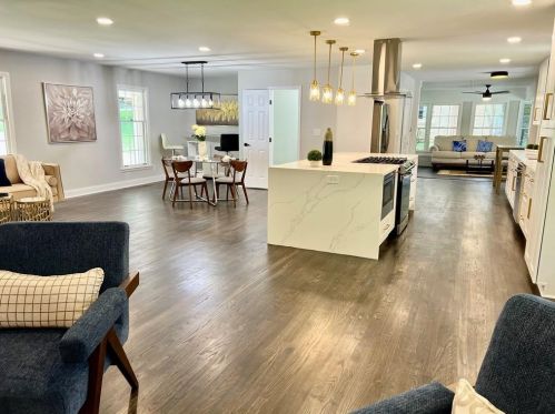 2022 Deren Way, Atlanta GA  30345-3710 exterior