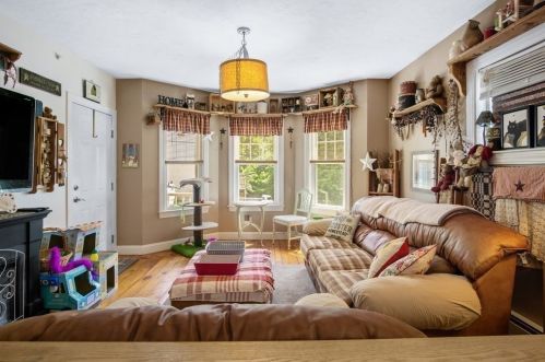 67 Catharine St, Worcester MA 01605-2708 exterior