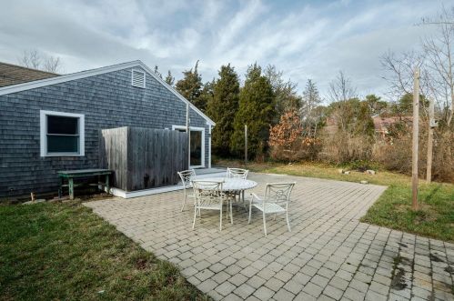 15 Highland Rd, Eastham MA 02642-3302 exterior