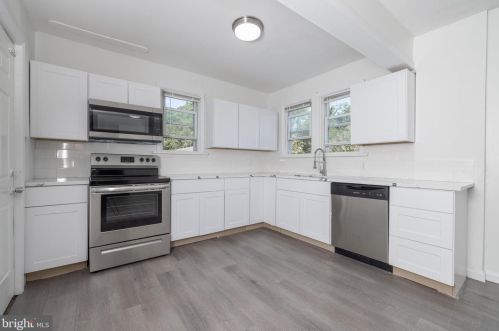 1022 Penn Line Rd, West Deptford, NJ 08066-1074