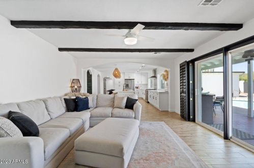 2524 Beryl Ave, Phoenix AZ  85028-3715 exterior