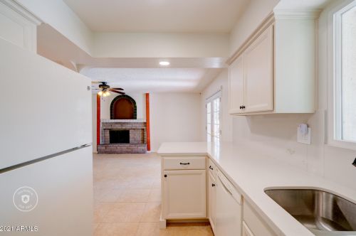 6243 Camelback Rd, Phoenix AZ 85033-1534 exterior