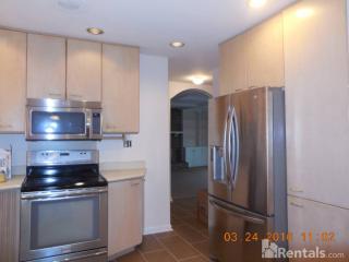 302 Buckingham Ter, Louisville KY  40222-5533 exterior