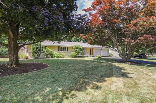 27 Wentworth Rd, Canton, MA 02021-1646