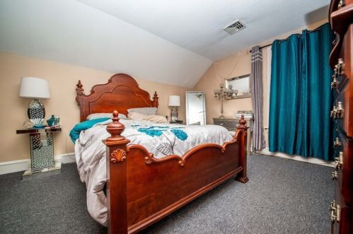 328 Broadway, Fall River MA 02724-2903 exterior