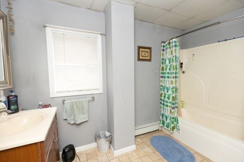 60 Rockland St, Fall River MA 02724-2817 exterior